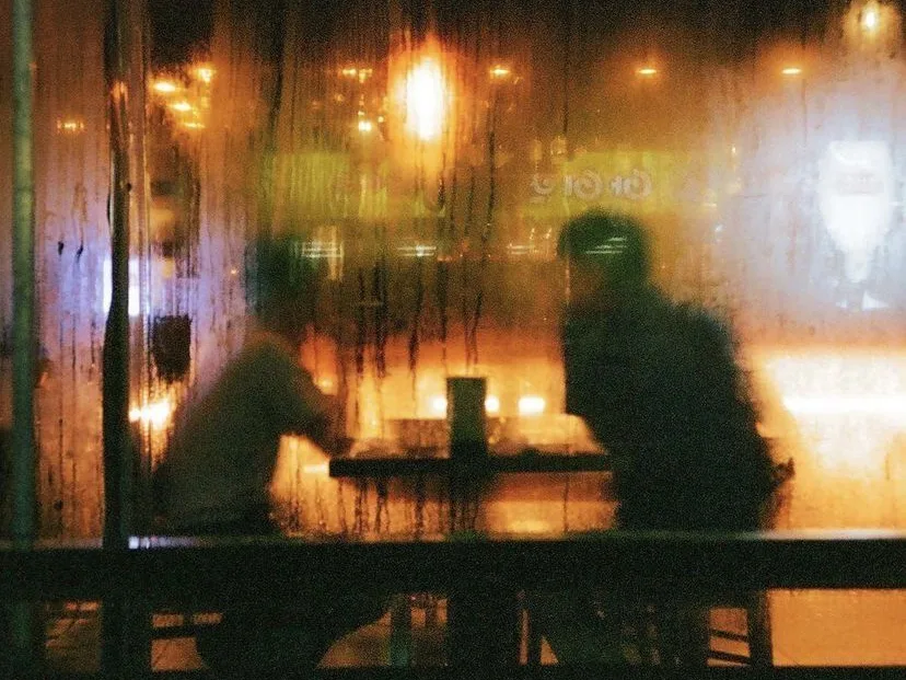 Arkadaşlarla bir kahve, bir sohbet. Görsel: Pinterest