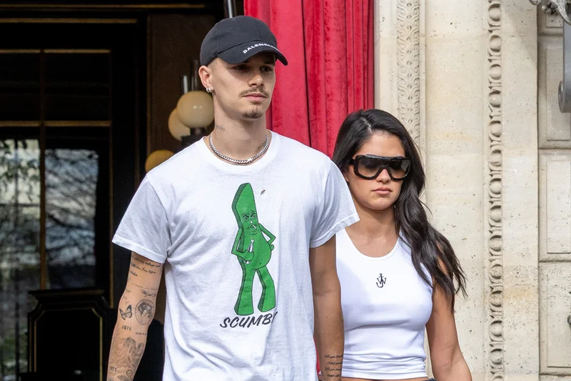 Romeo Beckham ve Kim Turnbull.