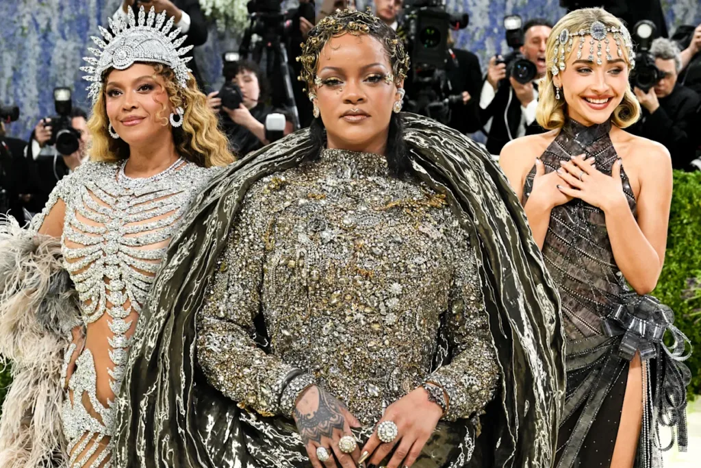 Beyonce, Rihanna ve Sabrina Carpenter.
