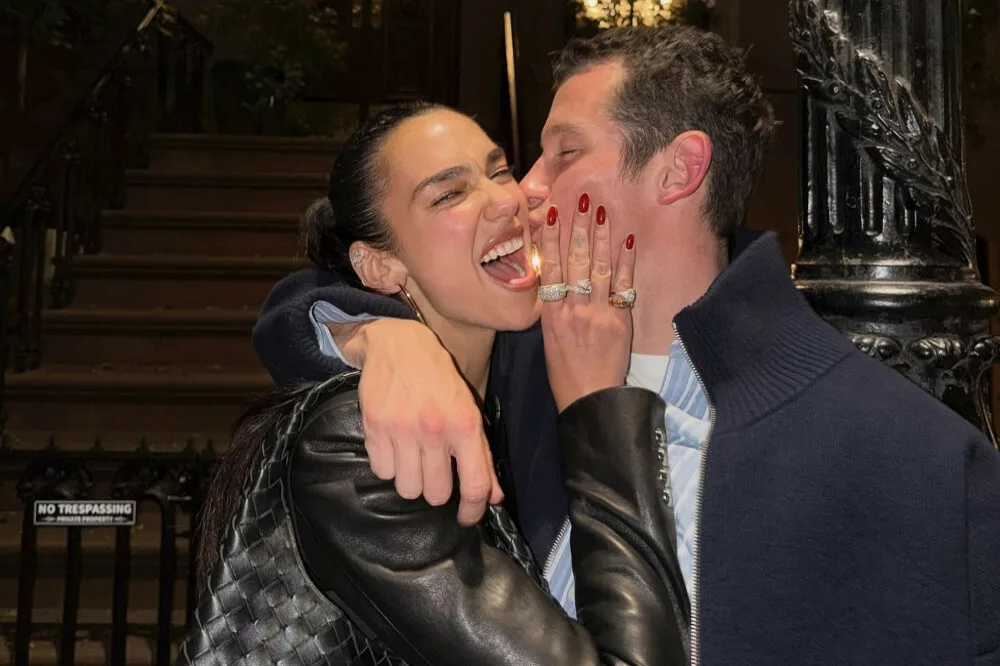 Dua Lipa ve Callum Turner.