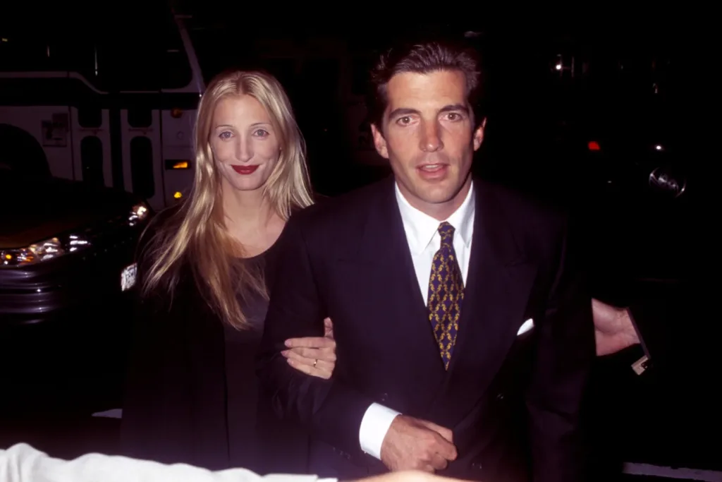 JFK Jr ve Carolyn Bessette.